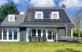 5 Bedroom Cozy Home In Bergen